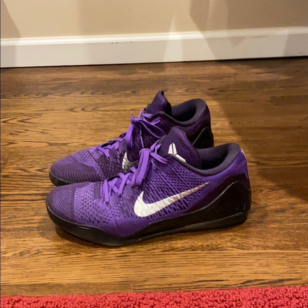 Basketball shoe